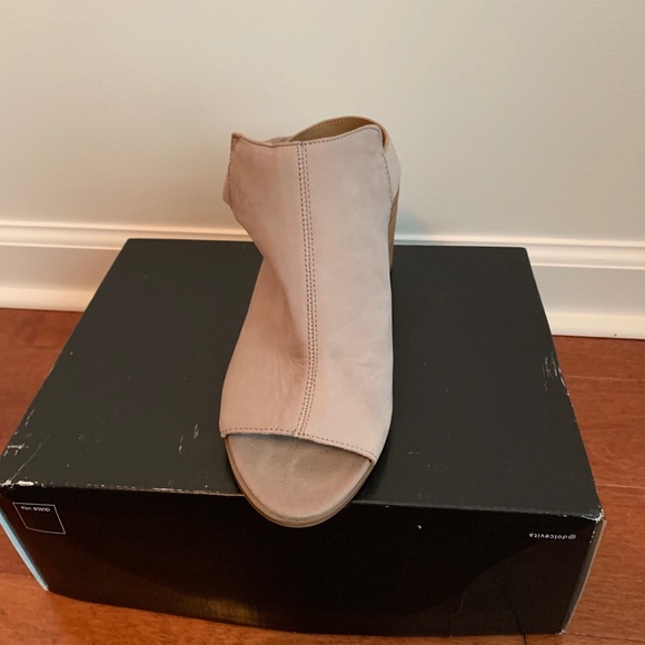 Tivon Perf shoes - Picture 2 of 2